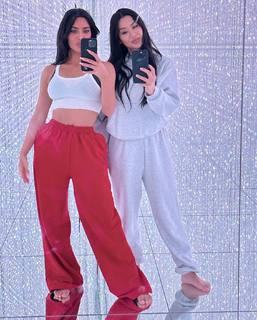Kim Kardashian feet photo thumbnail
