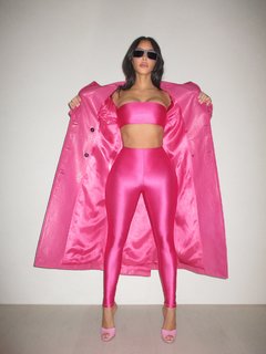 Kim Kardashian feet photo thumbnail
