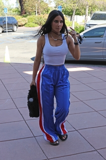 Kim Kardashian feet photo thumbnail