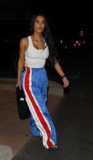 Kim Kardashian feet photo thumbnail