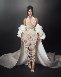 Kim Kardashian feet photo thumbnail