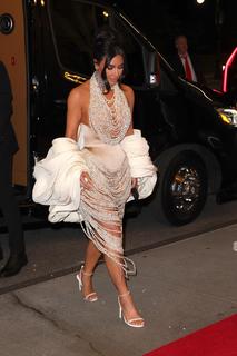 Kim Kardashian feet photo thumbnail
