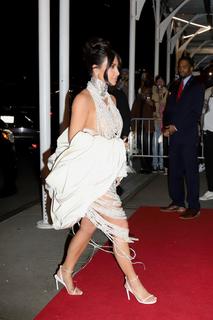 Kim Kardashian feet photo thumbnail