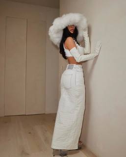 Kim Kardashian feet photo thumbnail