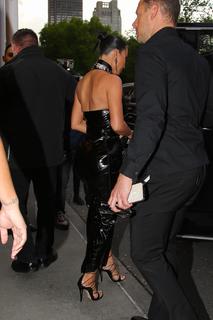 Kim Kardashian feet photo thumbnail