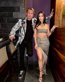 Kim Kardashian feet photo thumbnail