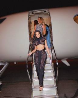 Kim Kardashian feet photo thumbnail