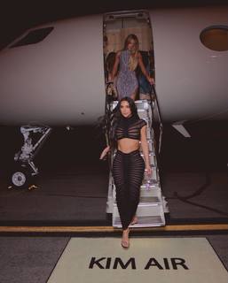 Kim Kardashian feet photo thumbnail