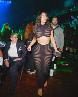 Kim Kardashian feet photo thumbnail
