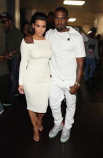 Kim Kardashian feet photo thumbnail