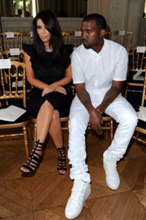 Kim Kardashian feet photo thumbnail