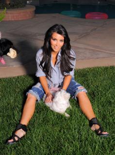 Kim Kardashian feet photo thumbnail