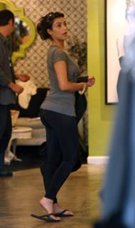 Kim Kardashian feet photo thumbnail