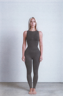 Kim Kardashian feet photo thumbnail