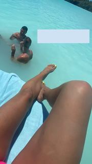 Kim Kardashian feet photo thumbnail
