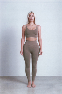 Kim Kardashian feet photo thumbnail