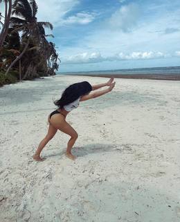 Kim Kardashian feet photo thumbnail