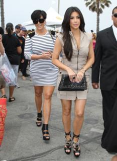 Kim Kardashian feet photo thumbnail