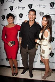 Kim Kardashian feet photo thumbnail