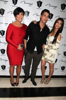 Kim Kardashian feet photo thumbnail