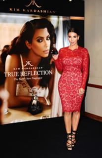 Kim Kardashian feet photo thumbnail