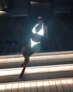 Kim Kardashian feet photo thumbnail