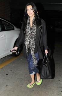 Kim Kardashian feet photo thumbnail