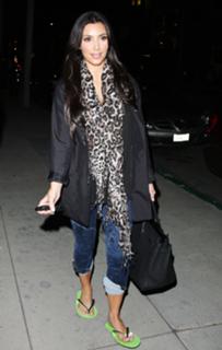 Kim Kardashian feet photo thumbnail