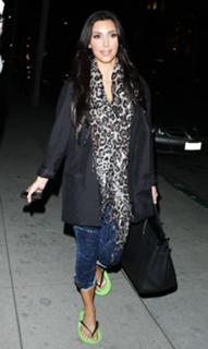 Kim Kardashian feet photo thumbnail
