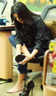 Kim Kardashian feet photo thumbnail