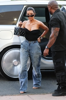 Kim Kardashian feet photo thumbnail