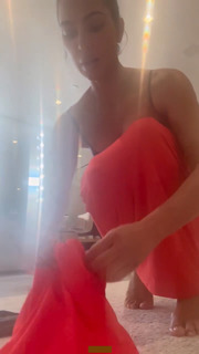 Kim Kardashian feet photo thumbnail