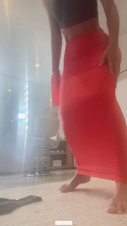 Kim Kardashian feet photo thumbnail
