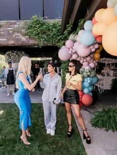 Kim Kardashian feet photo thumbnail