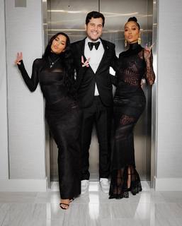 Kim Kardashian feet photo thumbnail