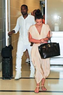Kim Kardashian feet photo thumbnail