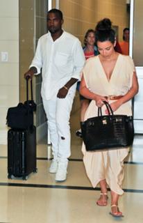 Kim Kardashian feet photo thumbnail