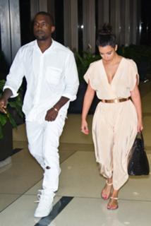 Kim Kardashian feet photo thumbnail