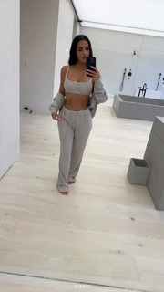Kim Kardashian feet photo thumbnail