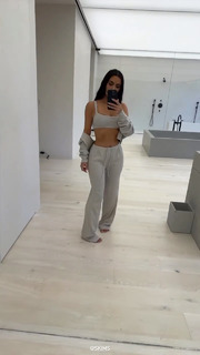 Kim Kardashian feet photo thumbnail