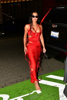 Kim Kardashian feet photo thumbnail