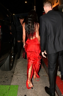 Kim Kardashian feet photo thumbnail