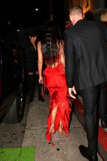 Kim Kardashian feet photo thumbnail