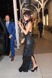 Kim Kardashian feet photo thumbnail