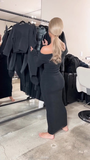 Kim Kardashian feet photo thumbnail