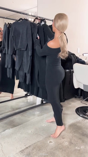 Kim Kardashian feet photo thumbnail