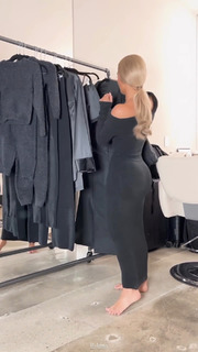 Kim Kardashian feet photo thumbnail