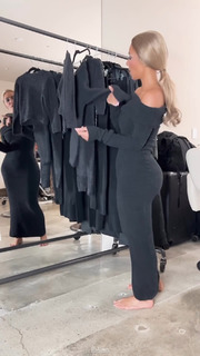 Kim Kardashian feet photo thumbnail