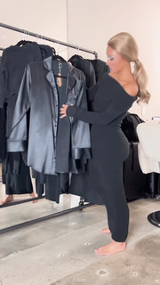 Kim Kardashian feet photo thumbnail