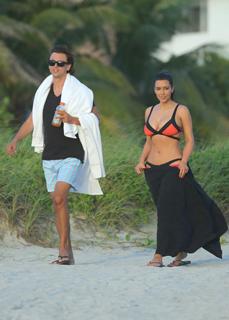 Kim Kardashian feet photo thumbnail